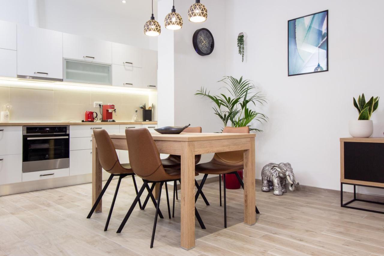Utopia Apartments สปลิท ภายนอก รูปภาพ